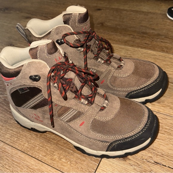 L.L. Bean Shoes - LL Bean Trail 299640
Waterproof Hiking Boots
Women's Size 10 M
